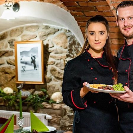 Wellness Penzion-Restaurace U Pstrosa Vsemyslice Екстериор снимка