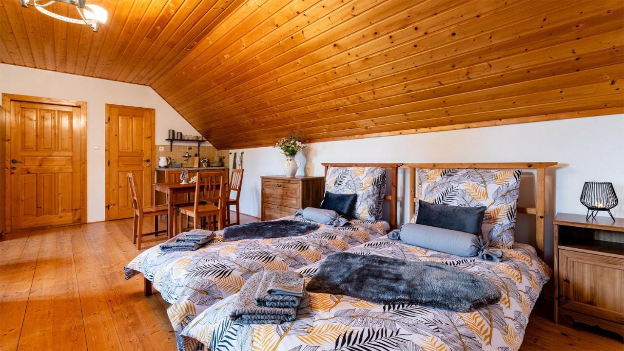 Wellness Penzion-Restaurace U Pstrosa Vsemyslice Екстериор снимка