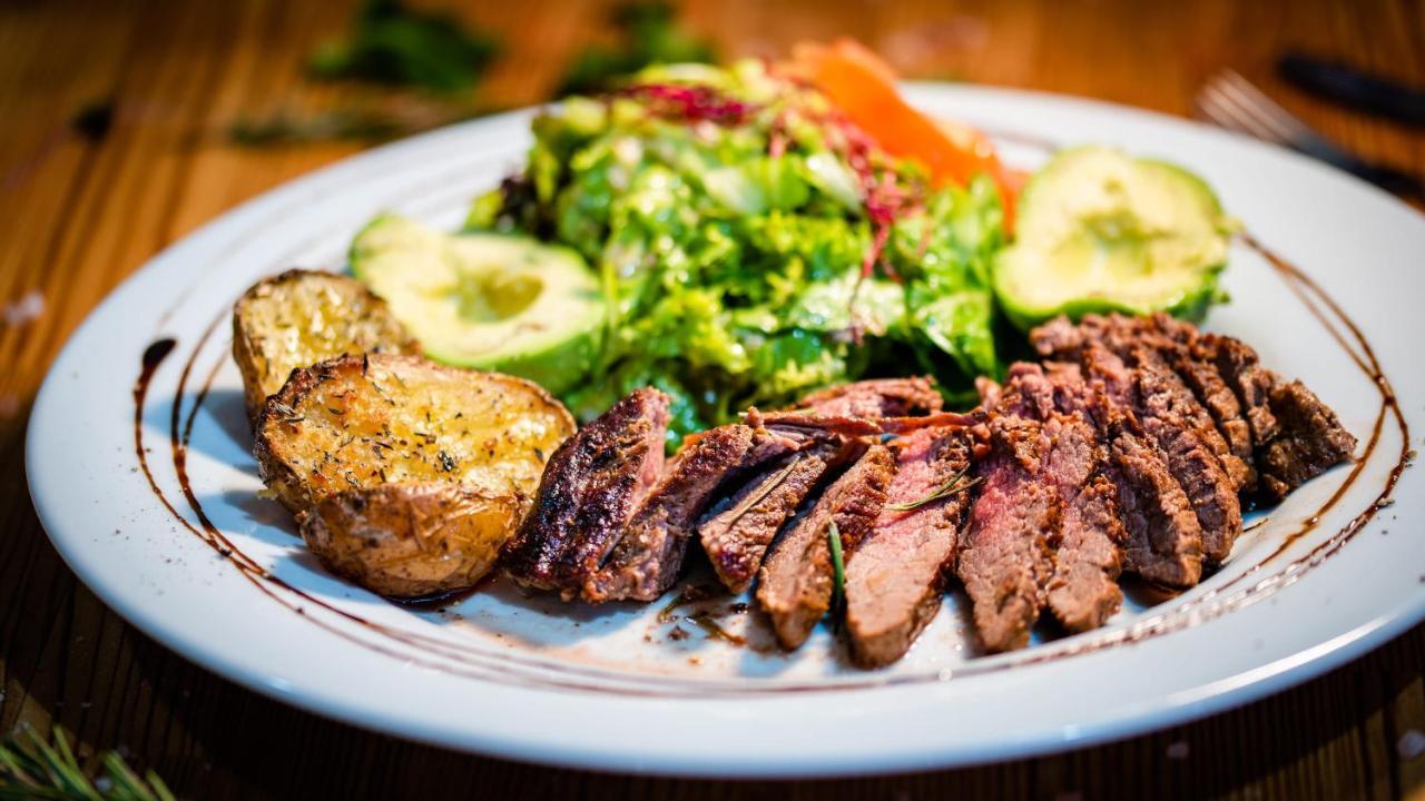 Wellness Penzion-Restaurace U Pstrosa Vsemyslice Екстериор снимка